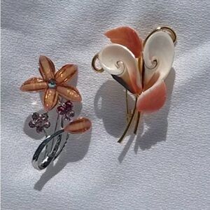 Vintage Floral Coral and Cream Flower Brooch Pin Set